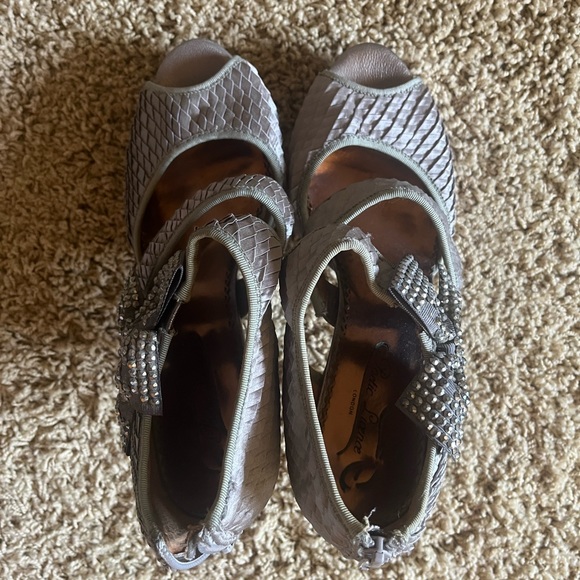 Silver heels with rhinestone bow - Picture 5 of 7